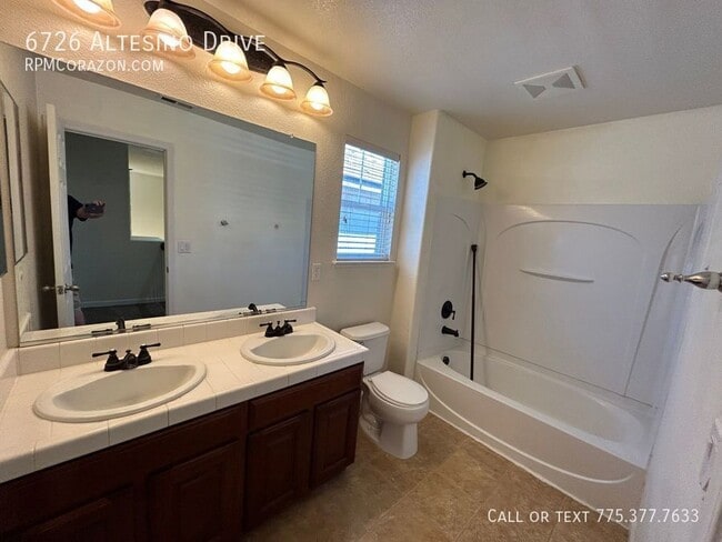 Building Photo - 6726 Altesino Dr