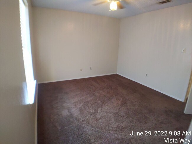 Building Photo - Apartment