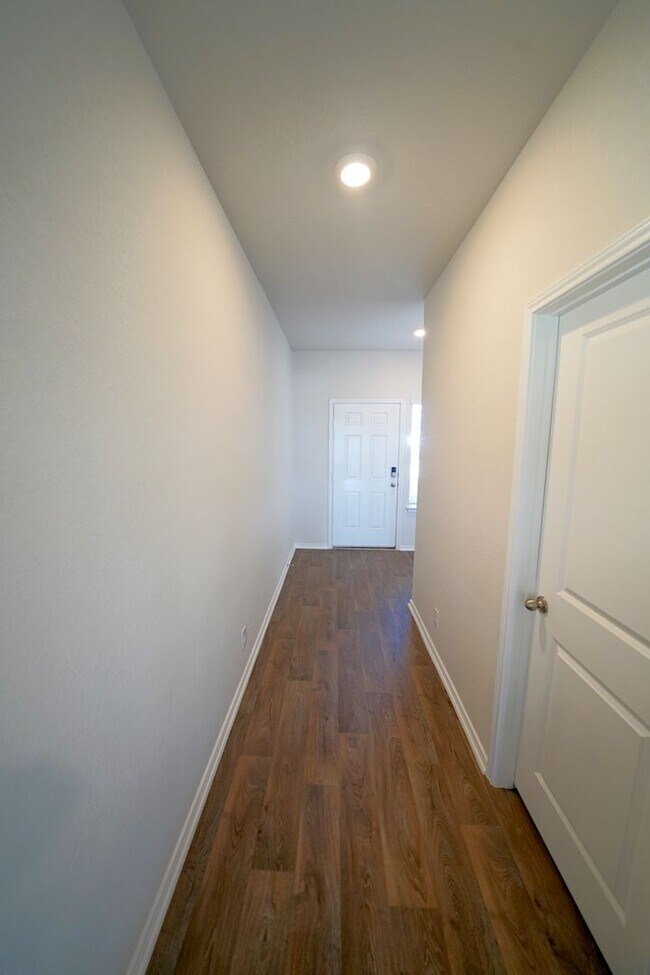 Building Photo - Like-New Home in Applewood Neighborhood. Realtor Commission: $600