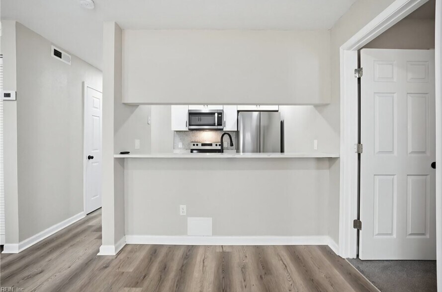 Building Photo - 513 Peak Ct