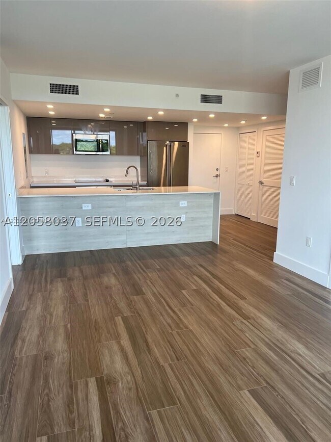 Building Photo - 13800 Highland Dr