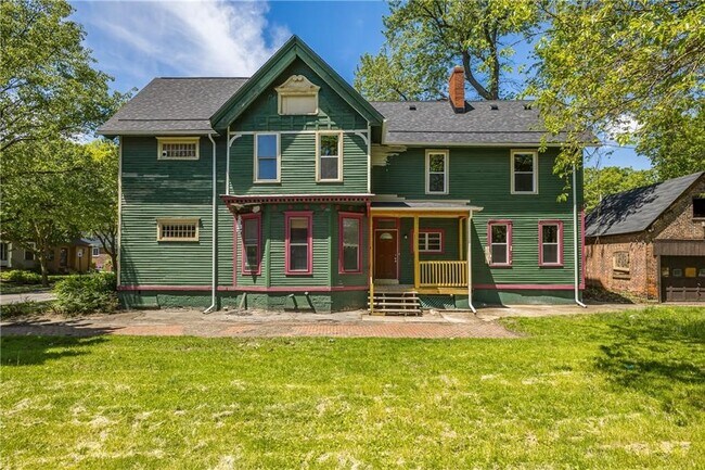 Building Photo - 268 Lyndhurst St