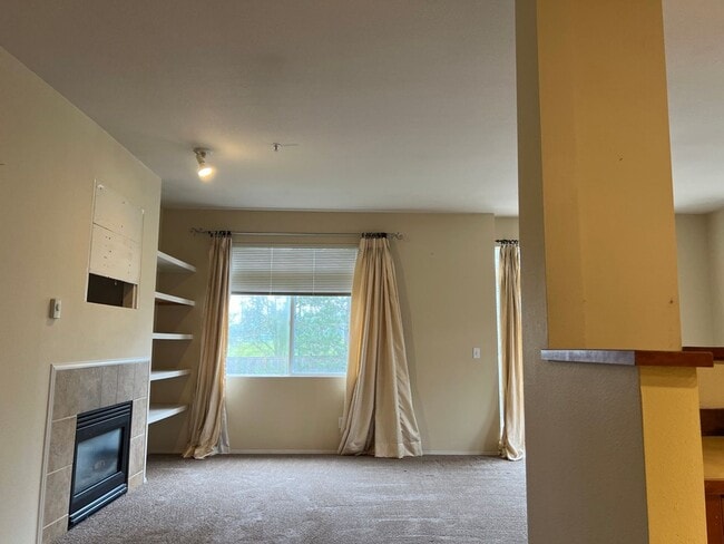 Building Photo - 1bd/1ba Sammamish Condo