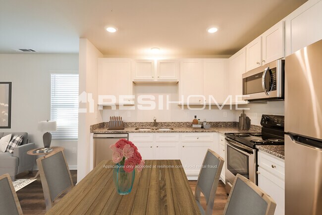 Building Photo - 80 Pommel Ct