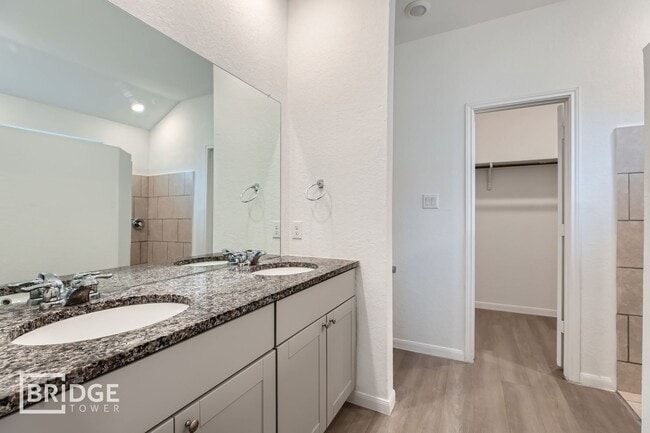 Building Photo - 2708 Coral Vly