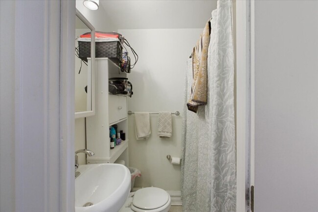 Building Photo - 316 Lake St