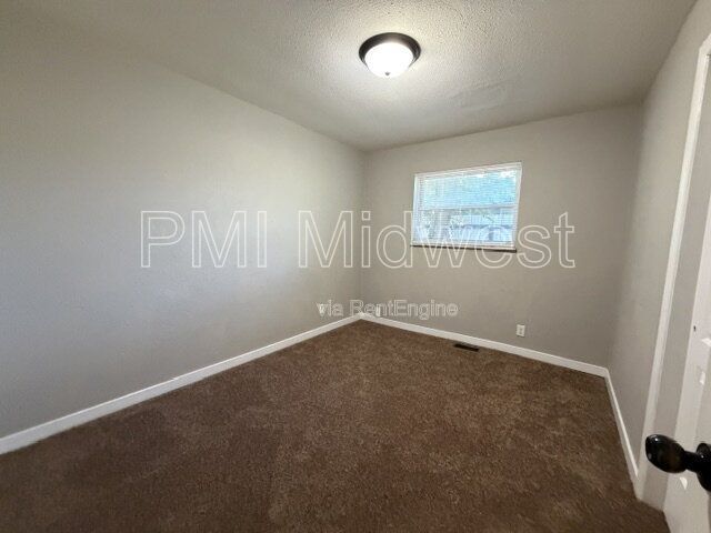 Building Photo - 2419 N Bolton Ave