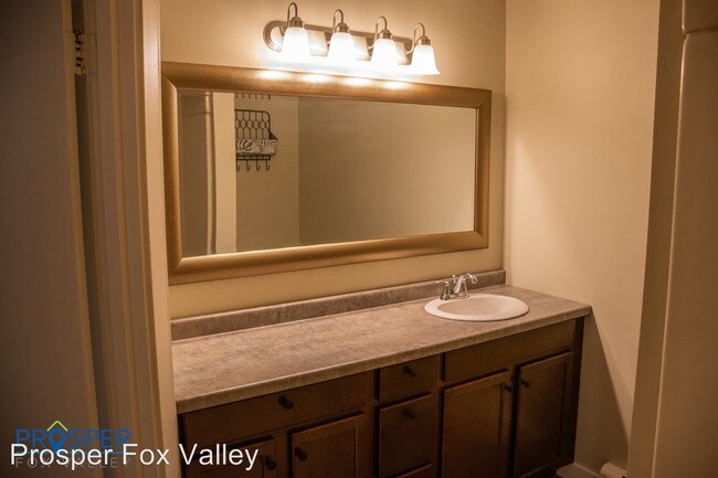 Building Photo - 836 Vine Ave