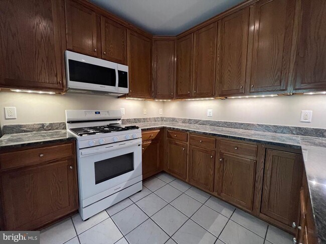Building Photo - 5722 Governors Pond Cir