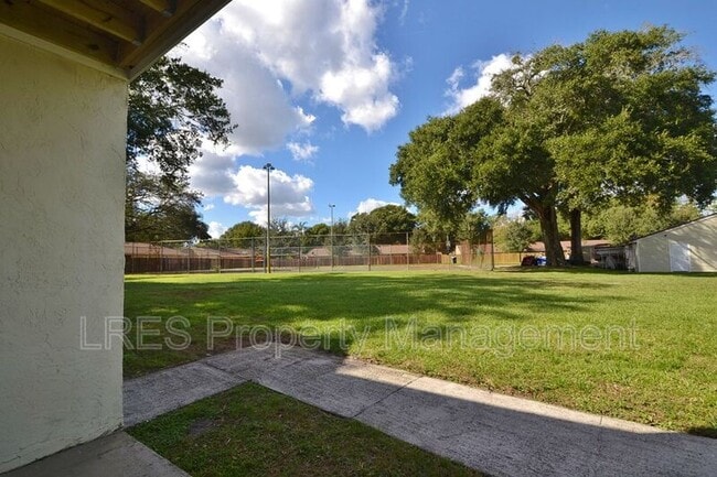 Building Photo - 300 Cherokee Ct