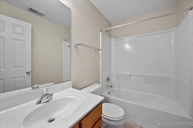 Building Photo - 2402 Wilton Ln
