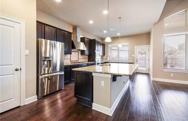Building Photo - 213 Simmons Dr