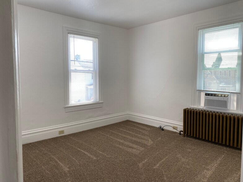 Building Photo - 317 3rd St