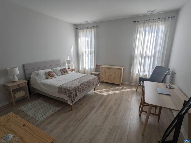 Building Photo - 4758 Loyola Wy