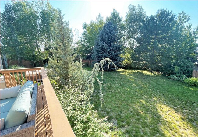 Building Photo - 2009 Sweetbriar Ln