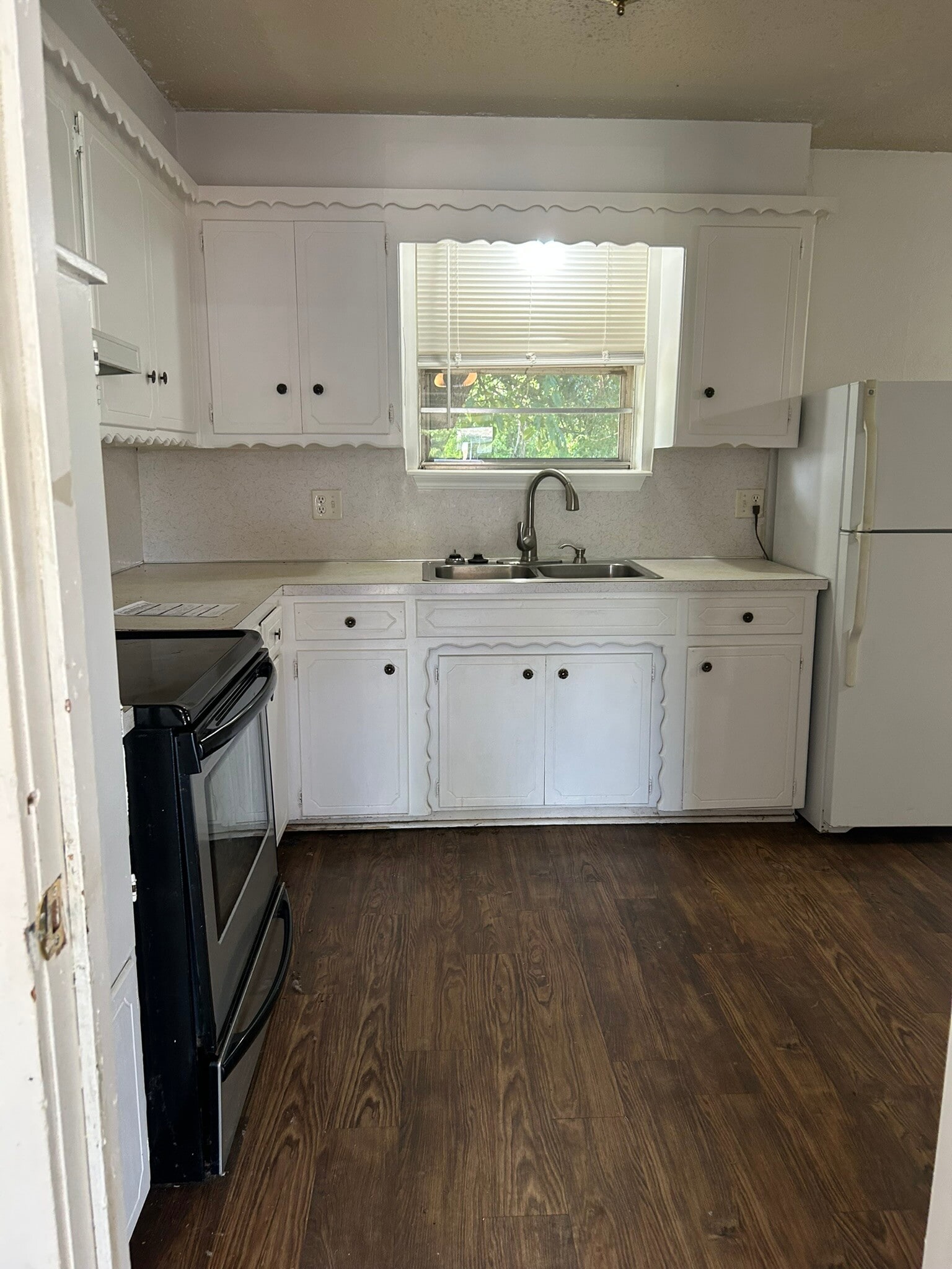 Kitchen Sink - 1317 Lakecrest Dr