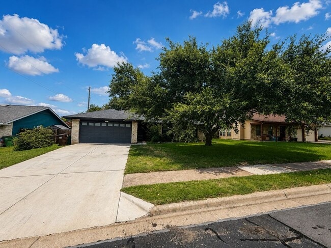 Building Photo - 1704 Foxfire Dr