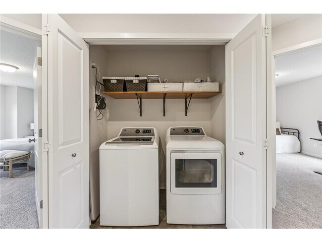 Building Photo - 2223 Gateway Curv