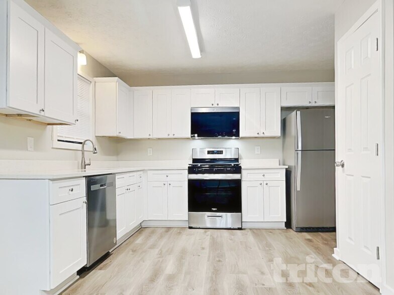 Building Photo - 285 Fireside Way