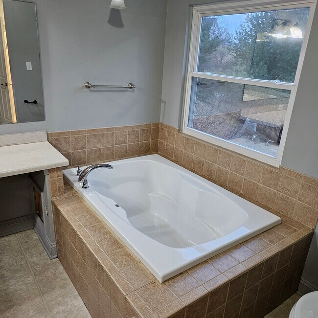 Building Photo - 21 Little Oak Rd