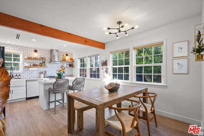 Building Photo - 14828 Saticoy St