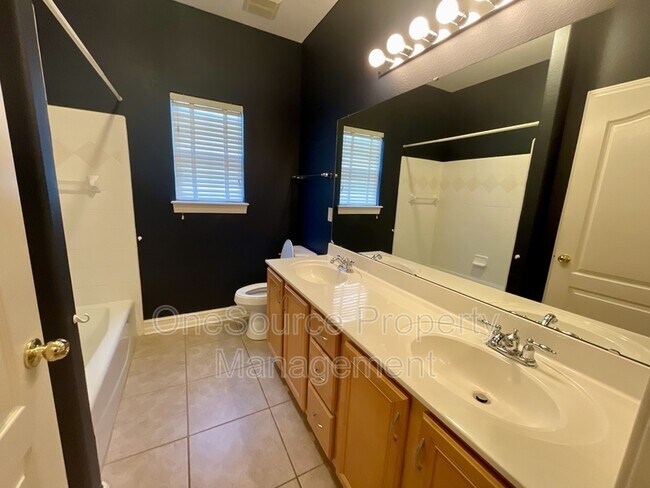 Building Photo - 979 Watersview Dr
