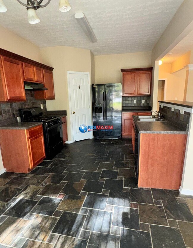 Building Photo - 3-bedroom house in Lawrenceville