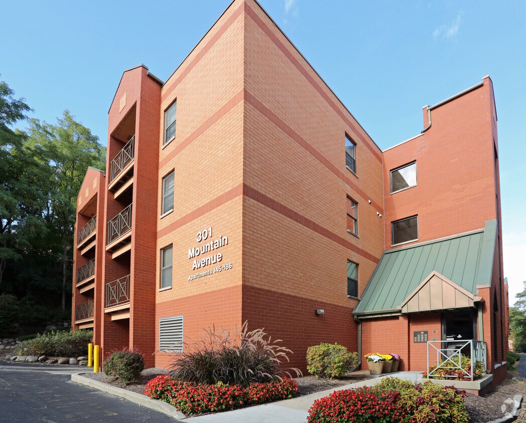 Mountain Village Apartments Waukesha