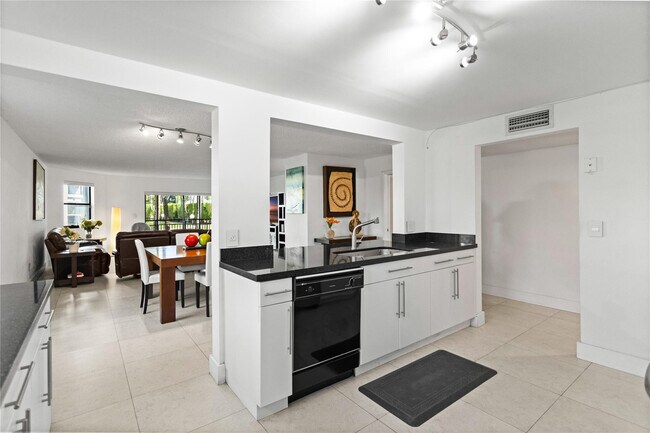 Building Photo - 16051 Blatt Blvd