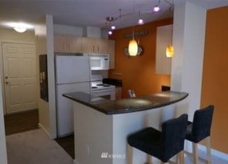 Building Photo - 108 5th Ave S