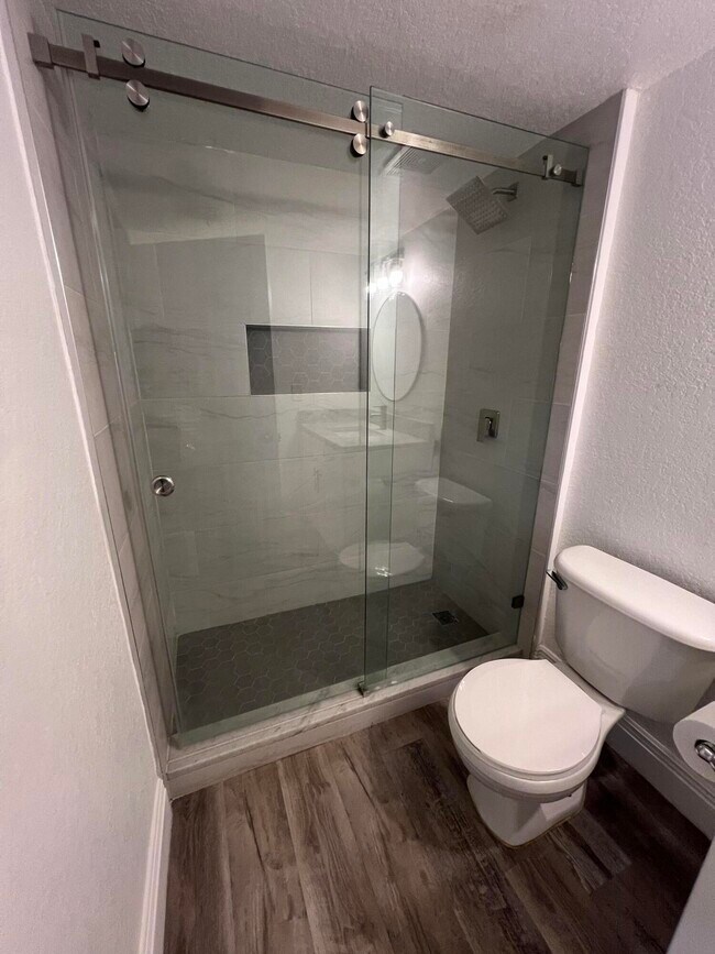 Building Photo - 191 SW Palm Dr