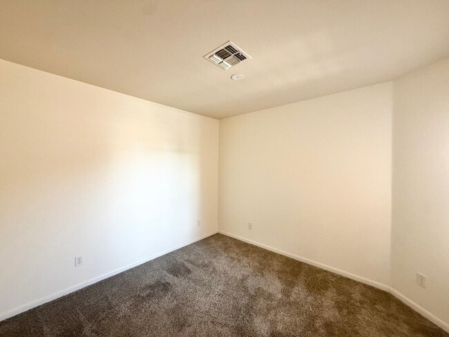 Building Photo - 4140 N 21st St