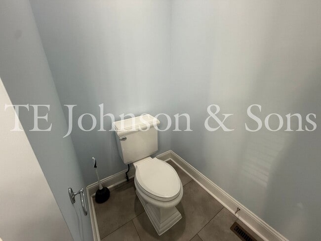 Building Photo - Spacious 3BR Home with Vaulted Ceilings, Gas Logs & Two Car Garage in Winston-Salem