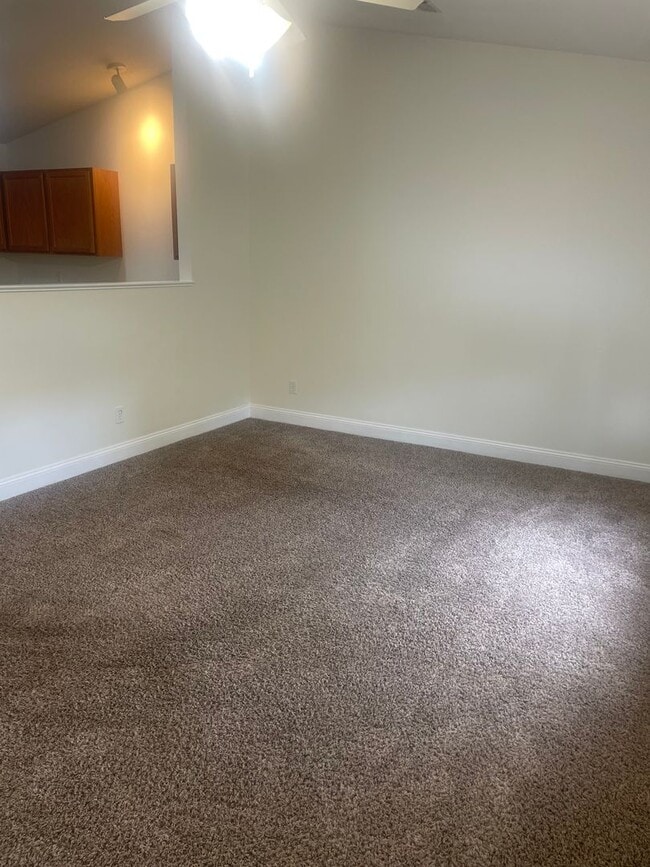 Building Photo - Knoxville 37912 - 2 bedroom, 2 bath condo ...