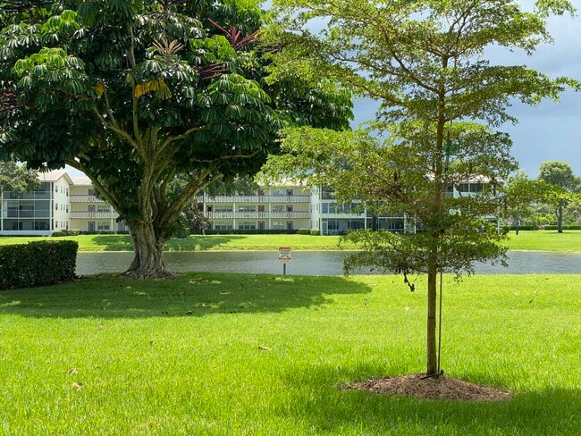 Building Photo - 342 Mansfield Dr