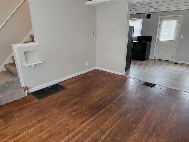 Building Photo - 2983 E Moreland Dr