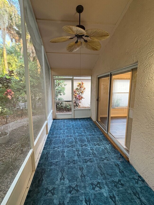 Building Photo - 3/2 with 2 car garage in great Vero Beach location!