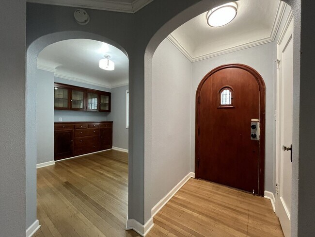 Building Photo - Three-Bedroom Home with Updated Kitchen & Vaulted Ceilings