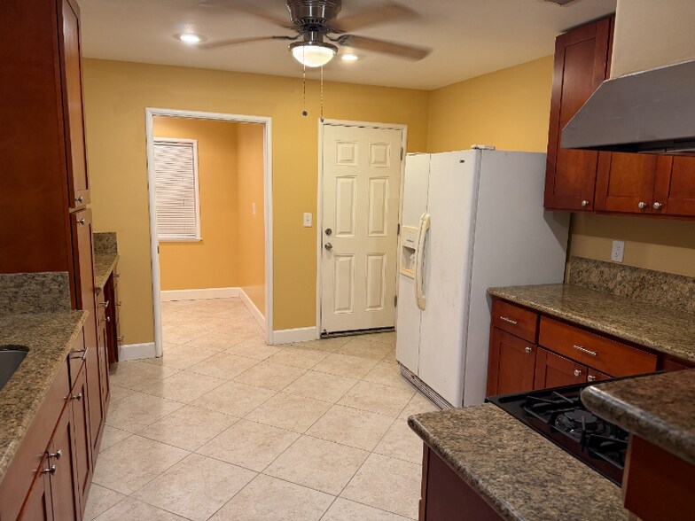 Building Photo - 1621 Hobson Ave