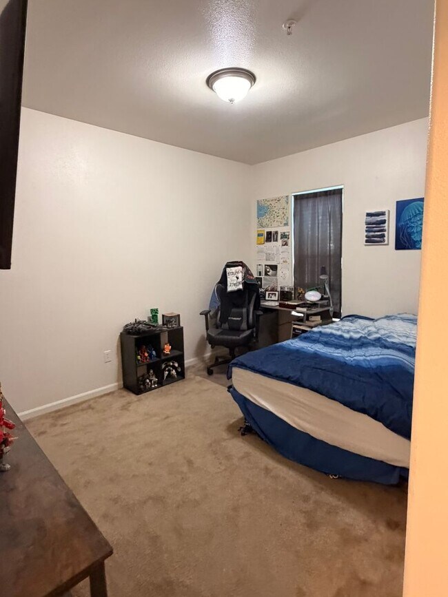 Building Photo - Awesome 2Bed 2Bath Condo Small Dog Considered!!!