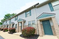 Building Photo - 3 story, 3.5 bedroom!