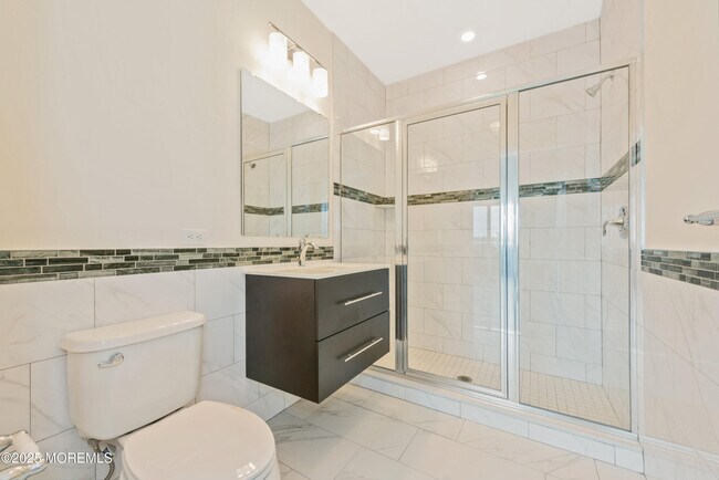 Building Photo - 700 Bangs Ave