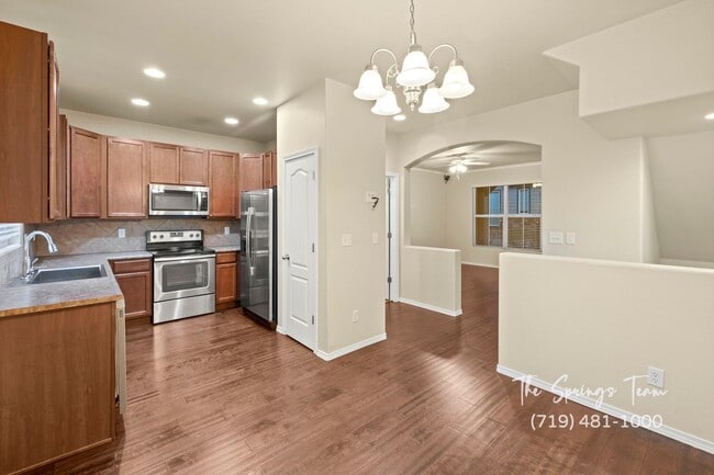 Building Photo - CHARMING 2BD TOWNHOME IN THE VISTAS AT NOR’WOOD - Security Deposit Waiver Available