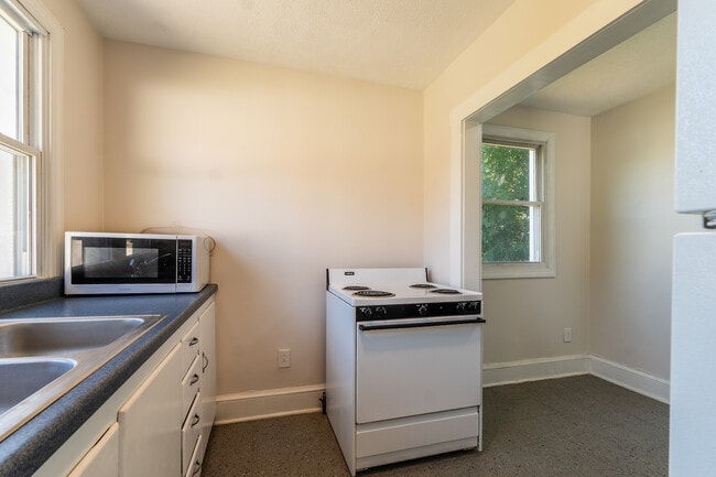 Building Photo - 610.5 Russell St