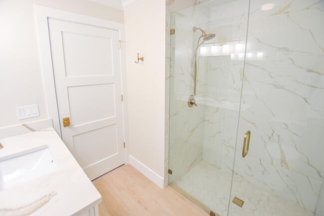 Building Photo - 226 Moccasin Trail W