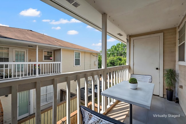 Building Photo - Updated Condo Central Waco