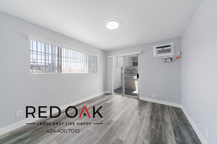 Building Photo - 1032-1036 S Normandie Ave-1032-104