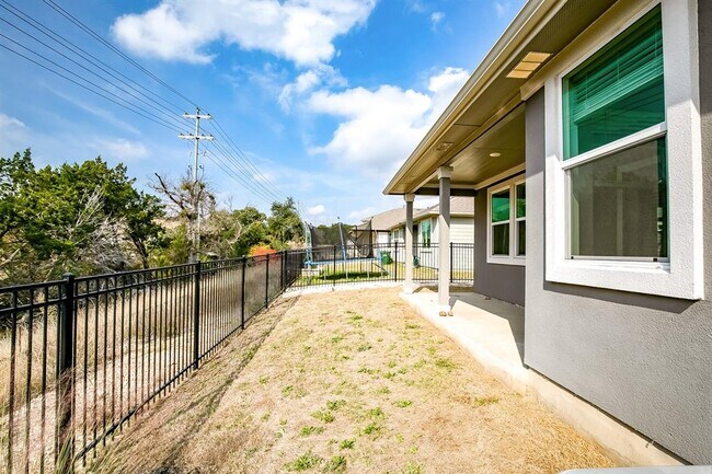 Building Photo - 400 Florenz Ln
