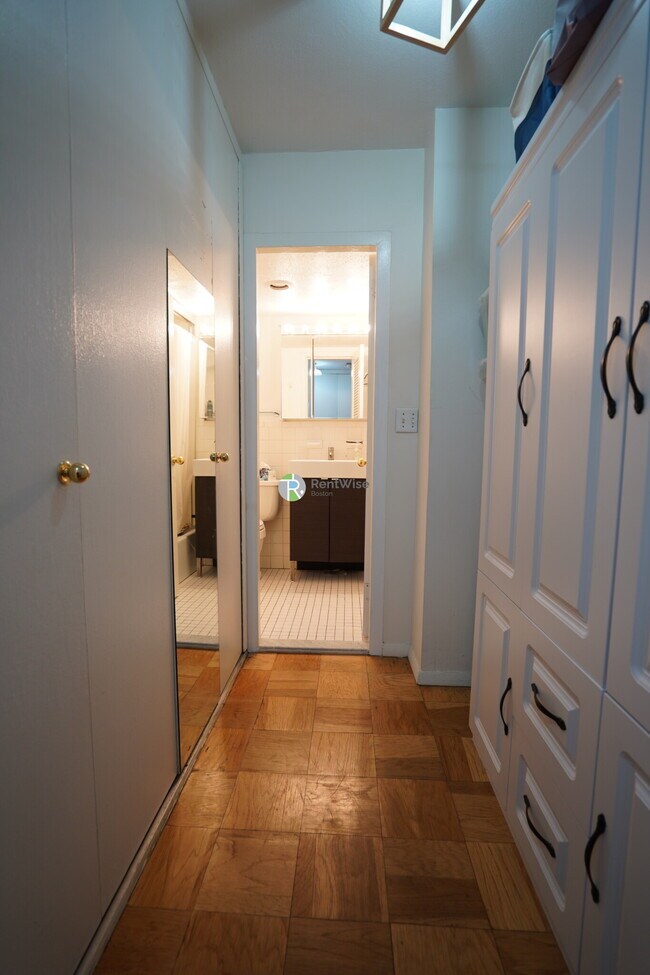 Building Photo - 6 Whittier Pl