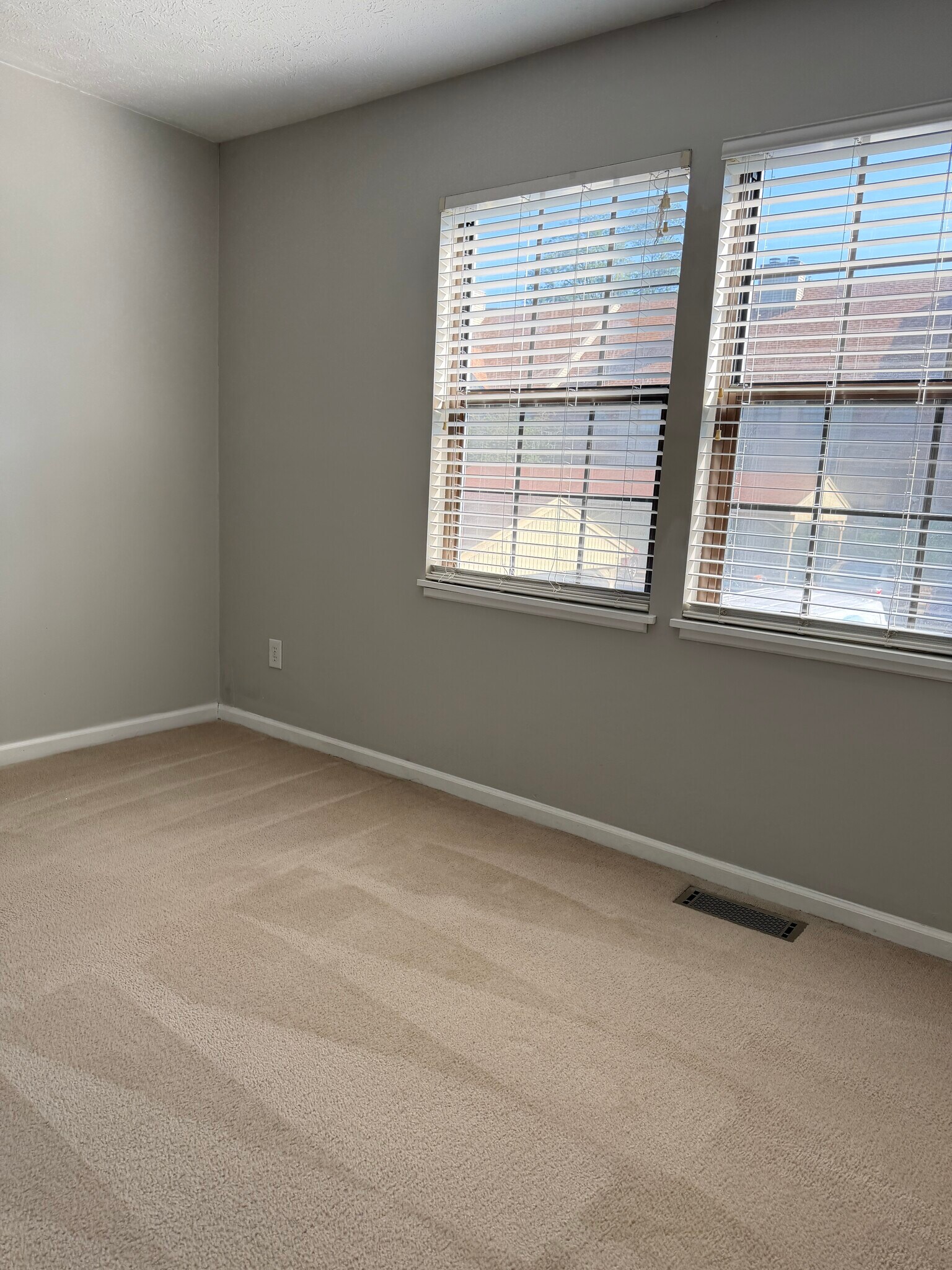 Building Photo - 3441 Laredo Dr